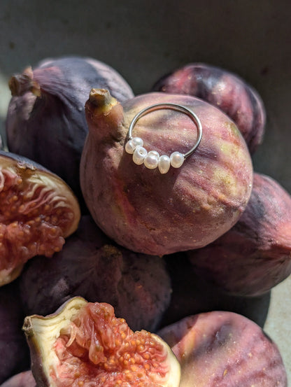 Bague perle "Sweetpea" - Bague délicate en acier inoxydable avec petites perles d'eau douce