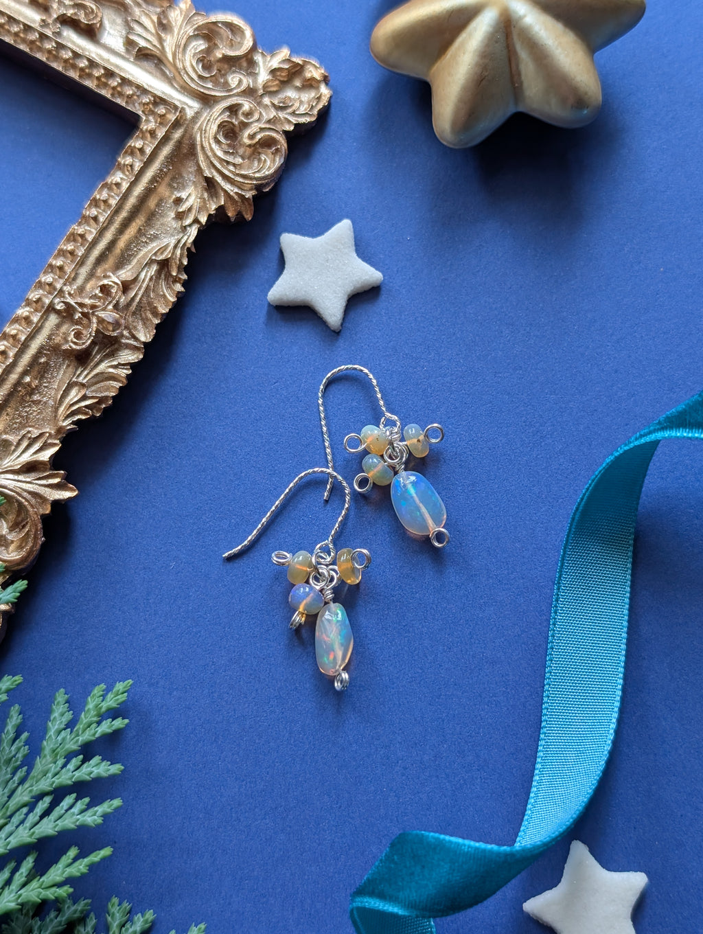 Northern Fire Lights - zarte Ohrhänger mit verschiedenen Feueropalen