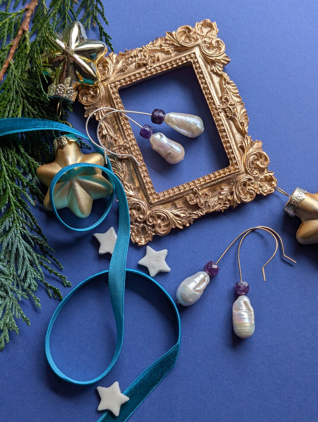 Royal Drops - Ohrhänger mit Barockperle und violettem Quarz