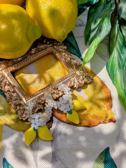 Creole di Limone – Color Wraps Edelstahl-Creolen mit Zitronen und Blüten