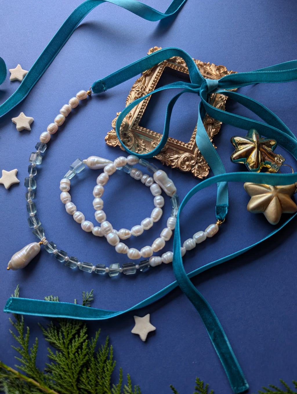 Winter Pearl Collier – Collier aus Perlen, Fluorit und Samt