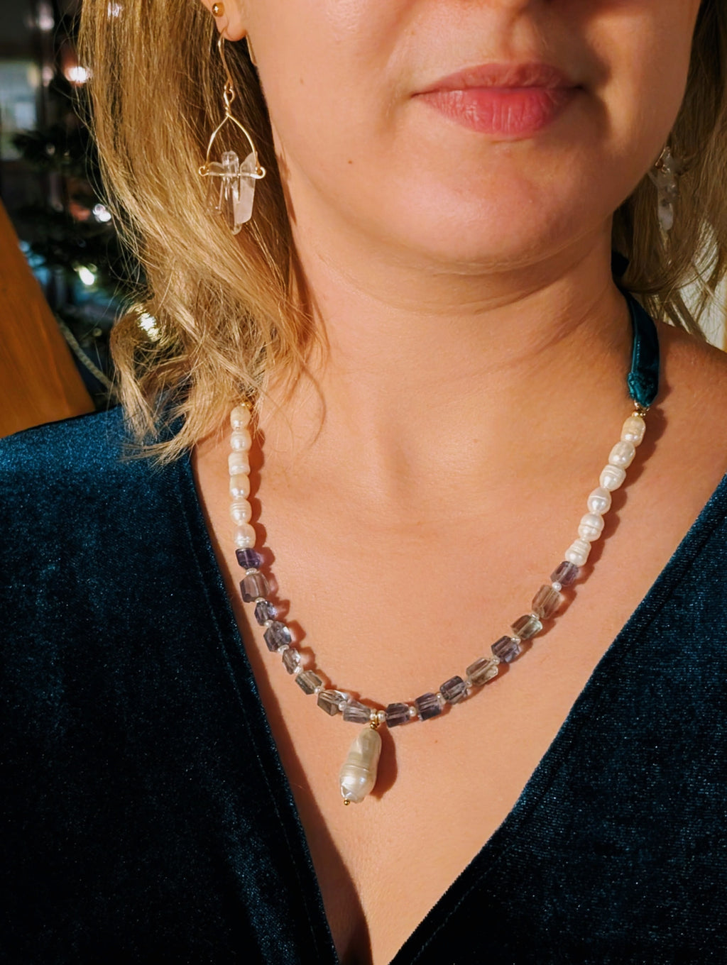 Winter Pearl Collier – Collier aus Perlen, Fluorit und Samt