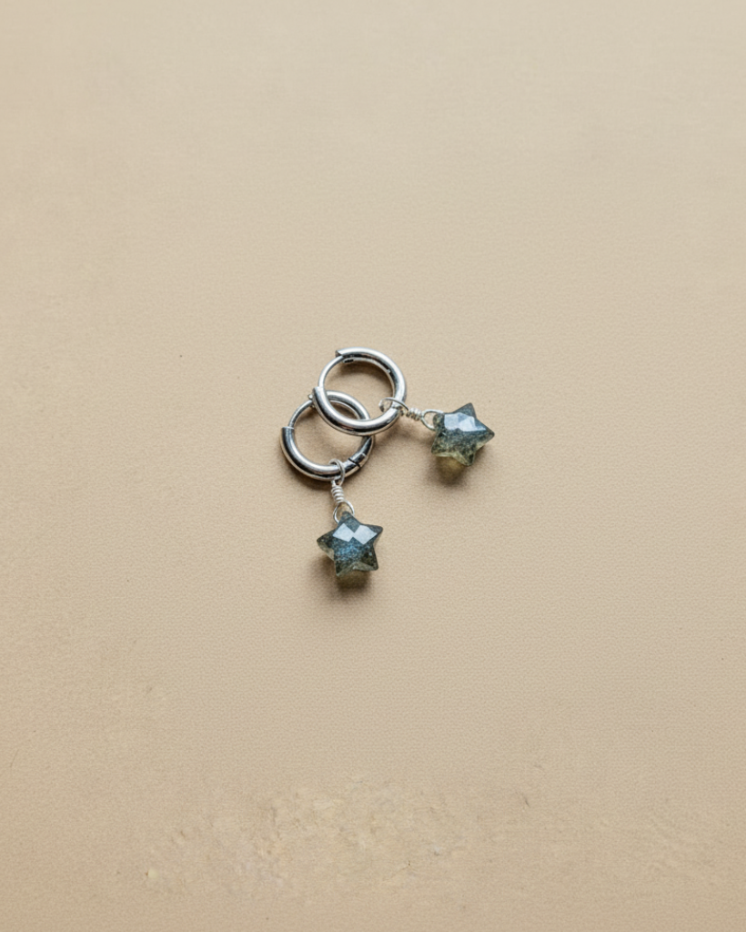 Teal Mini huggies - kleine Edelstahl Creolen mit Labradorit Sternen